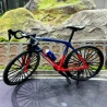 Miniatur-Fahrrad mit echten funktionierenden Pedalen