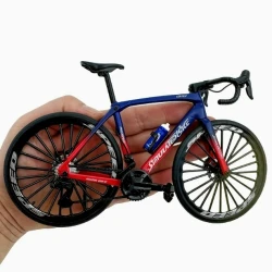 Miniature bicycle with real working pedals