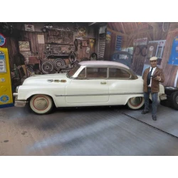 Vintage Car klassieke auto Buick Standaard Sedan met frictiemotor (in doos) "China 1962" met bijbehorende figuur